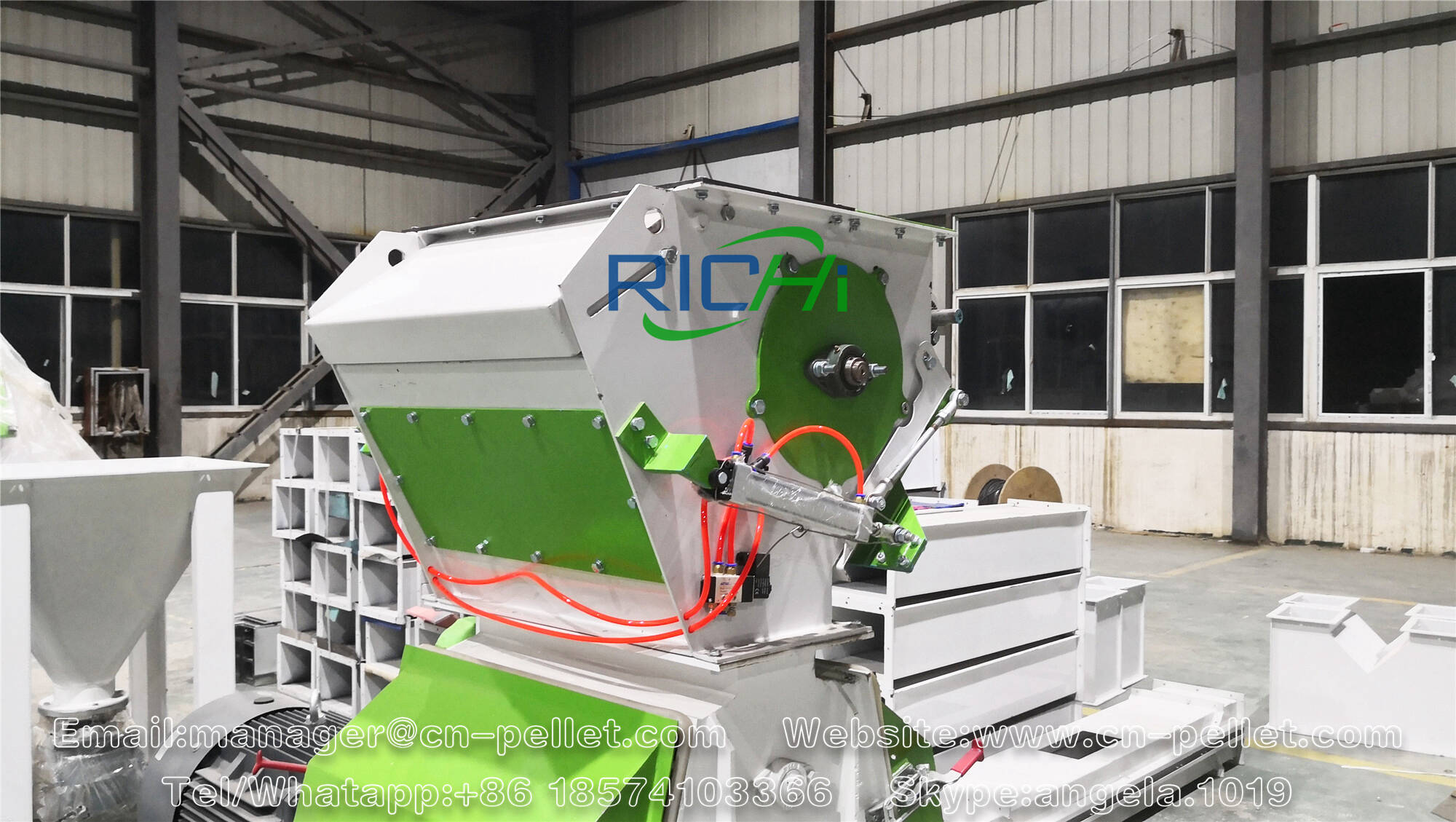 What kind of feed production equipment does a small poultry feed processing plant need？