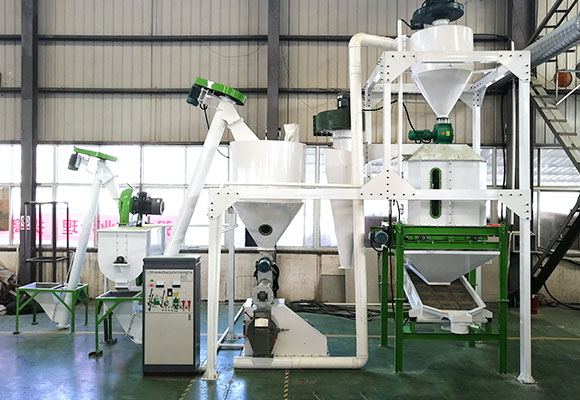Ligne Combinée 1t/h D’aliments Flottants Pour Poissons Et 1-2t/h D’aliments Pour Bétail En Ouzbékistan